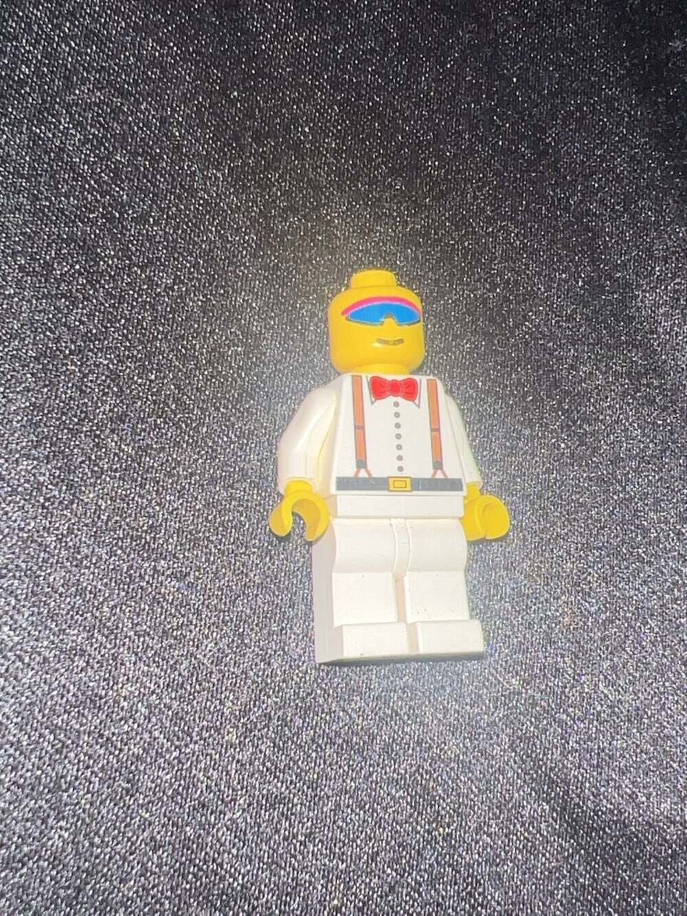 LEGO Minifigure Dr. Kilroy (Dr. Charles Lightning) 
Adventurers Desert Series - Picture 2 of 8